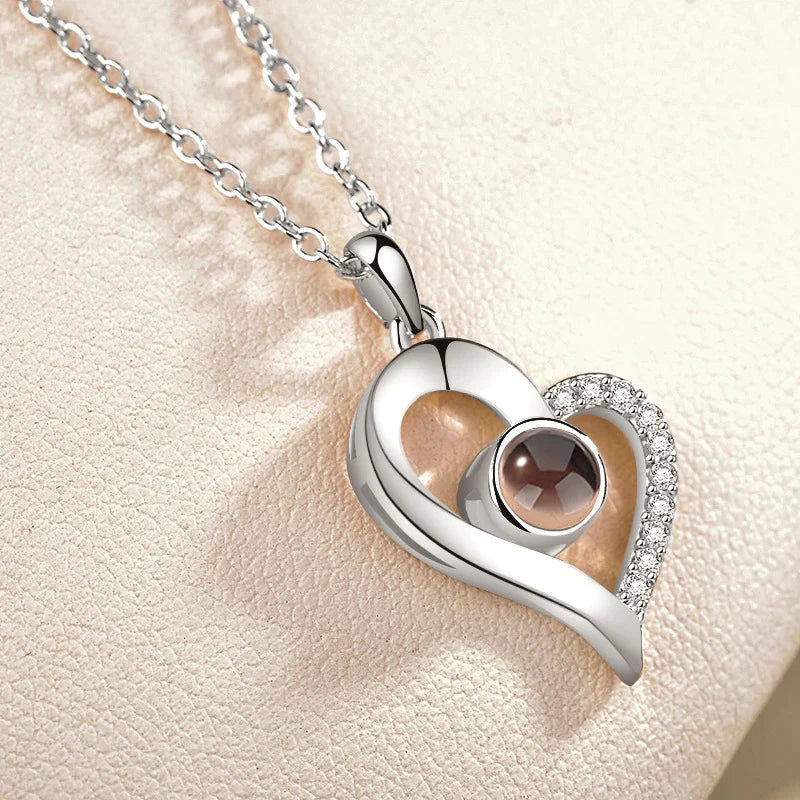 Collar con proyección "Te amo" en 100 idiomas