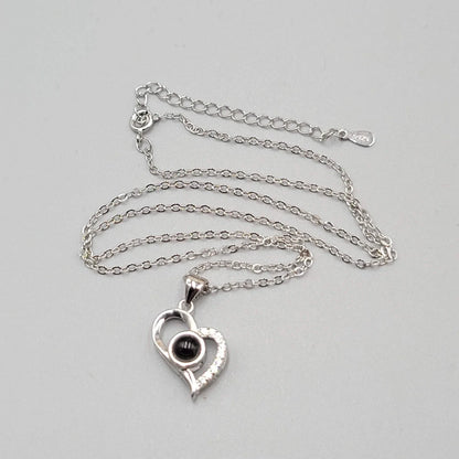 Collar con proyección "Te amo" en 100 idiomas