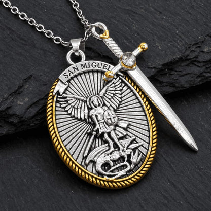 Collar de San Miguel Arcángel con espada