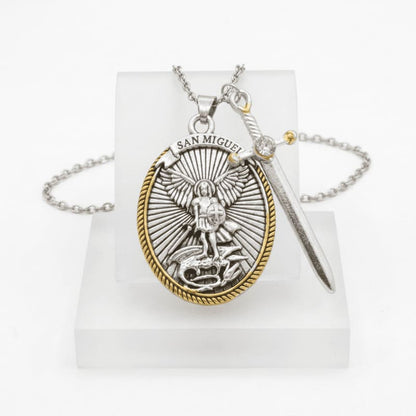 Collar de San Miguel Arcángel con espada