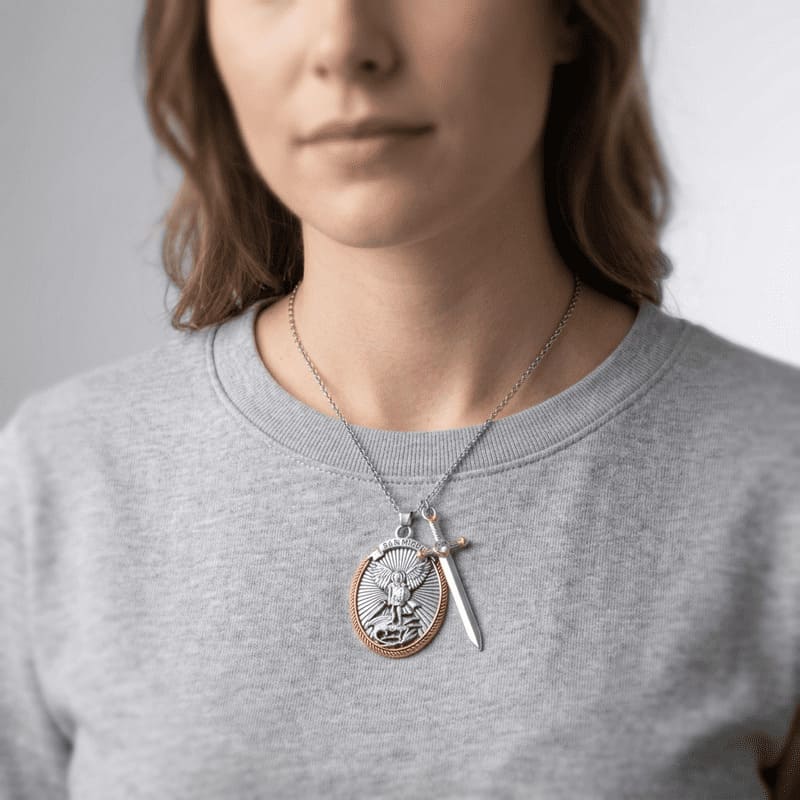 Collar de San Miguel Arcángel con espada